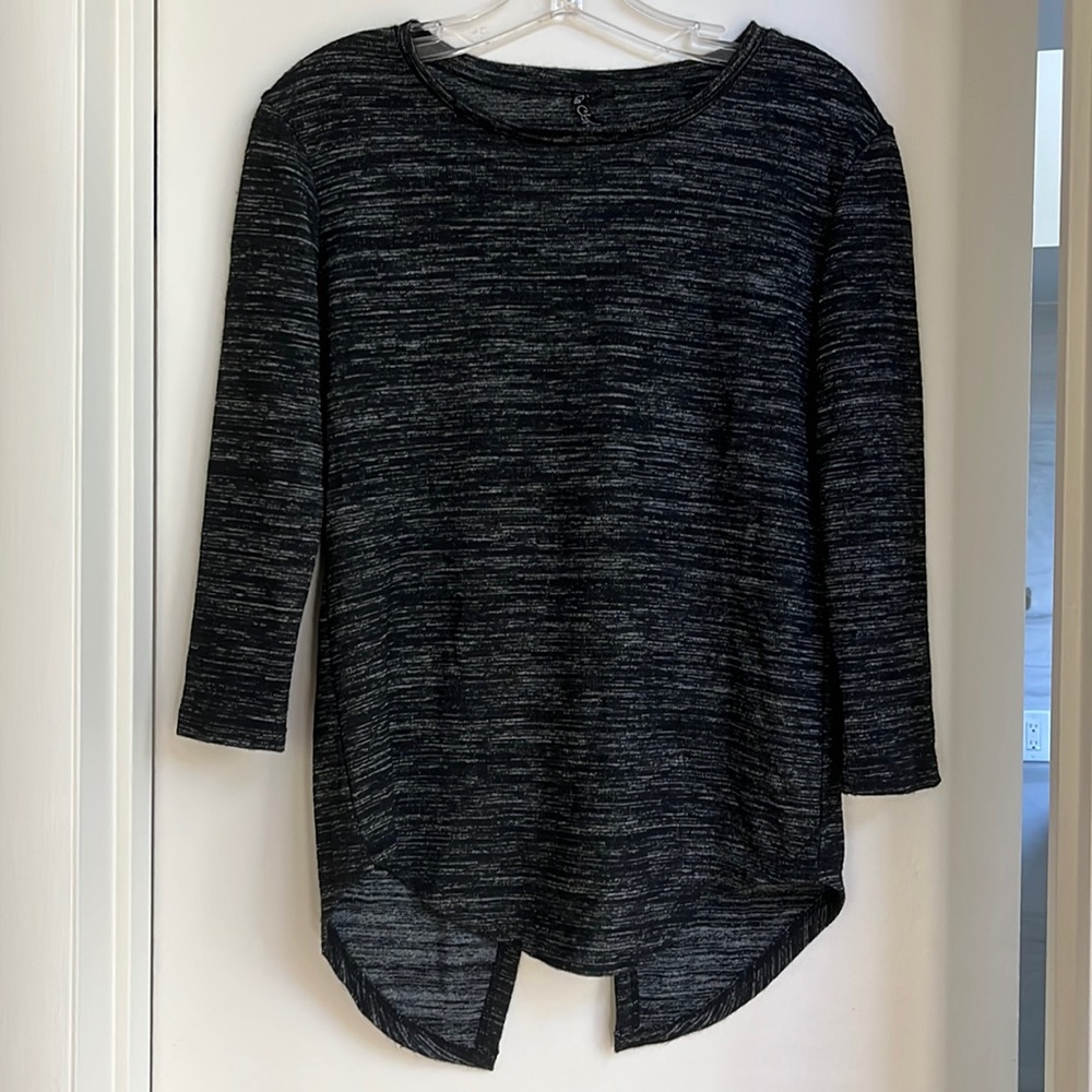 La Classe Couture Open Back Sweater in Heathered Black